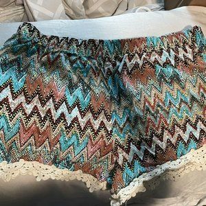 Junior's multicolored flowy shorts